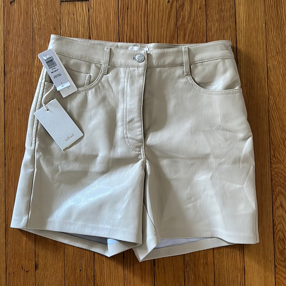 Aritzia Melina leather Short 5” NWT
